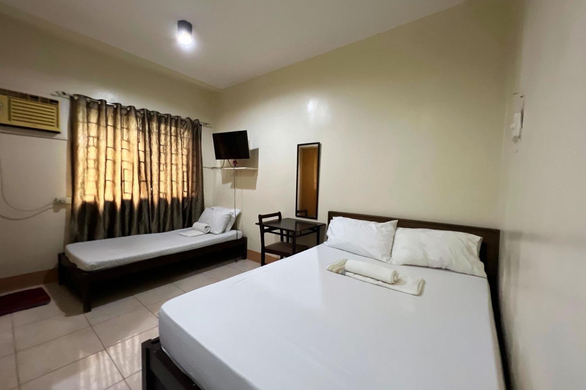 Sta Rosa Inn Iloilo Powered By Cocotel 객실 사진