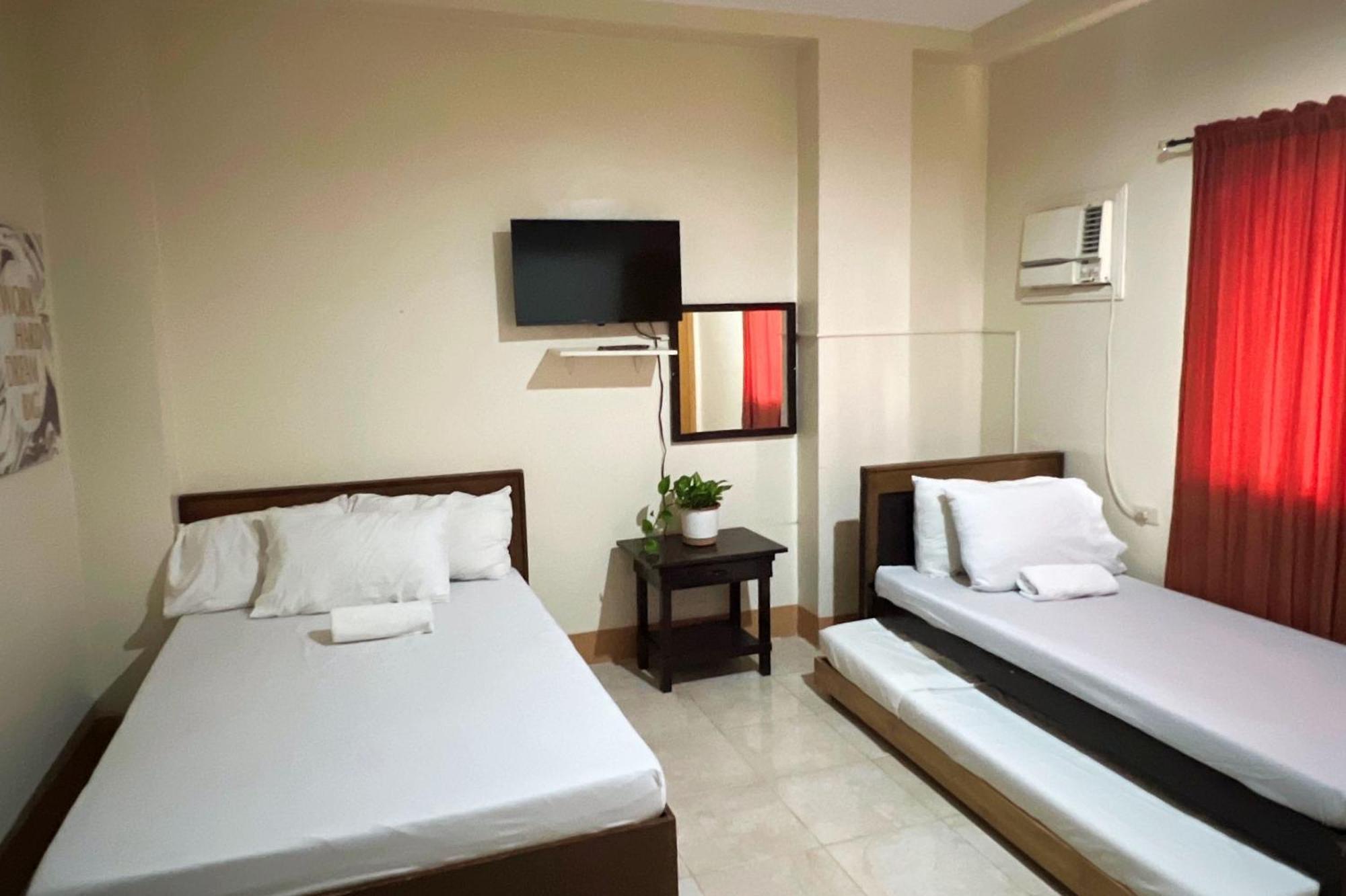 Sta Rosa Inn Iloilo Powered By Cocotel 객실 사진