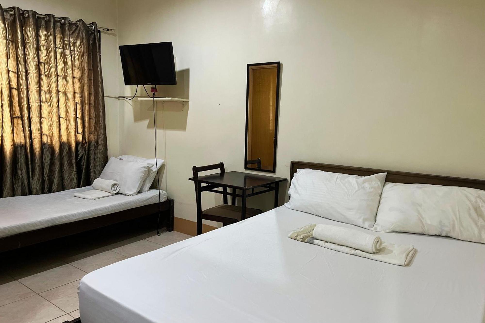 Sta Rosa Inn Iloilo Powered By Cocotel 객실 사진