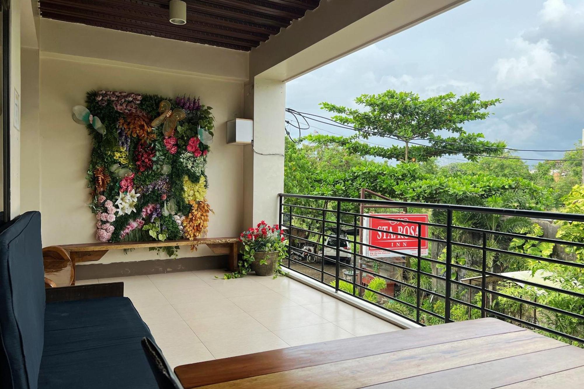 Sta Rosa Inn Iloilo Powered By Cocotel 외부 사진